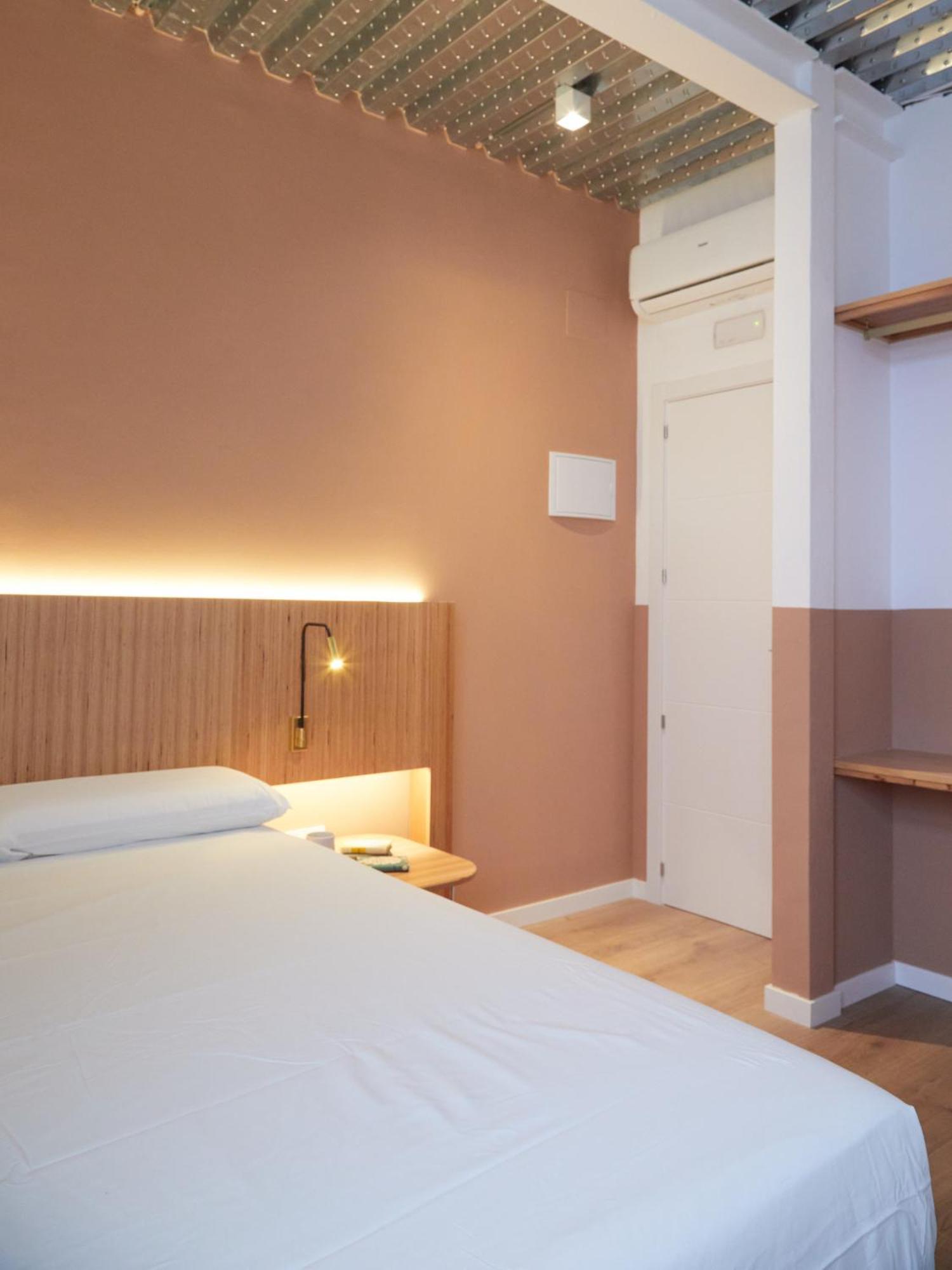 Ola Living Hostal Tetuan Madrid Exterior foto